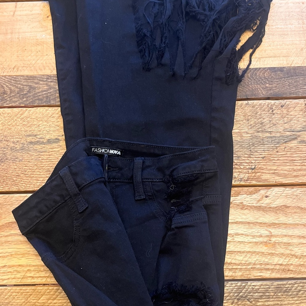 Fashion Nova Women's Black Distressed Jeans